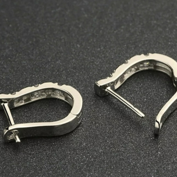 🎀925 Minimalist Diamond Accent Hug Hoops - Picture 2 of 4